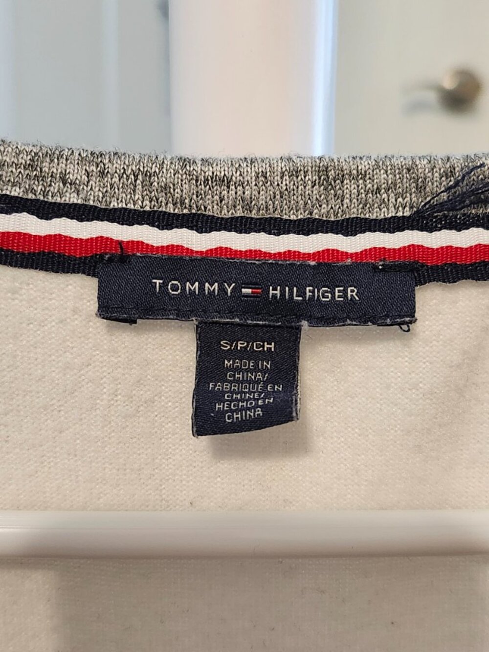 Tommy Hilfiger Two‑Tone Long Sleeve Henley Top – Cream & Gray – Size S – EUC - Picture 4 of 7
